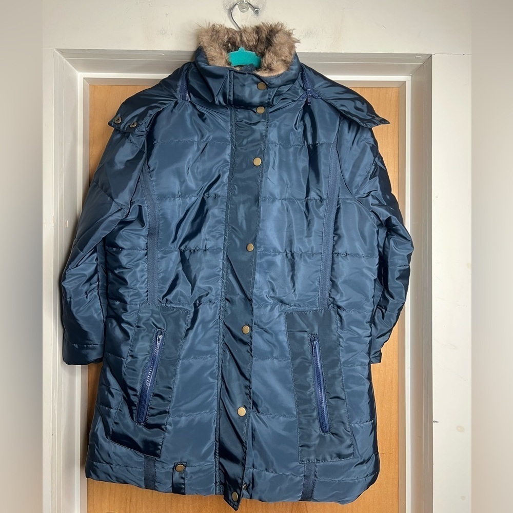 Amazon Women’s Blue Insulated Puffer Jacket with Fur. Size: Small